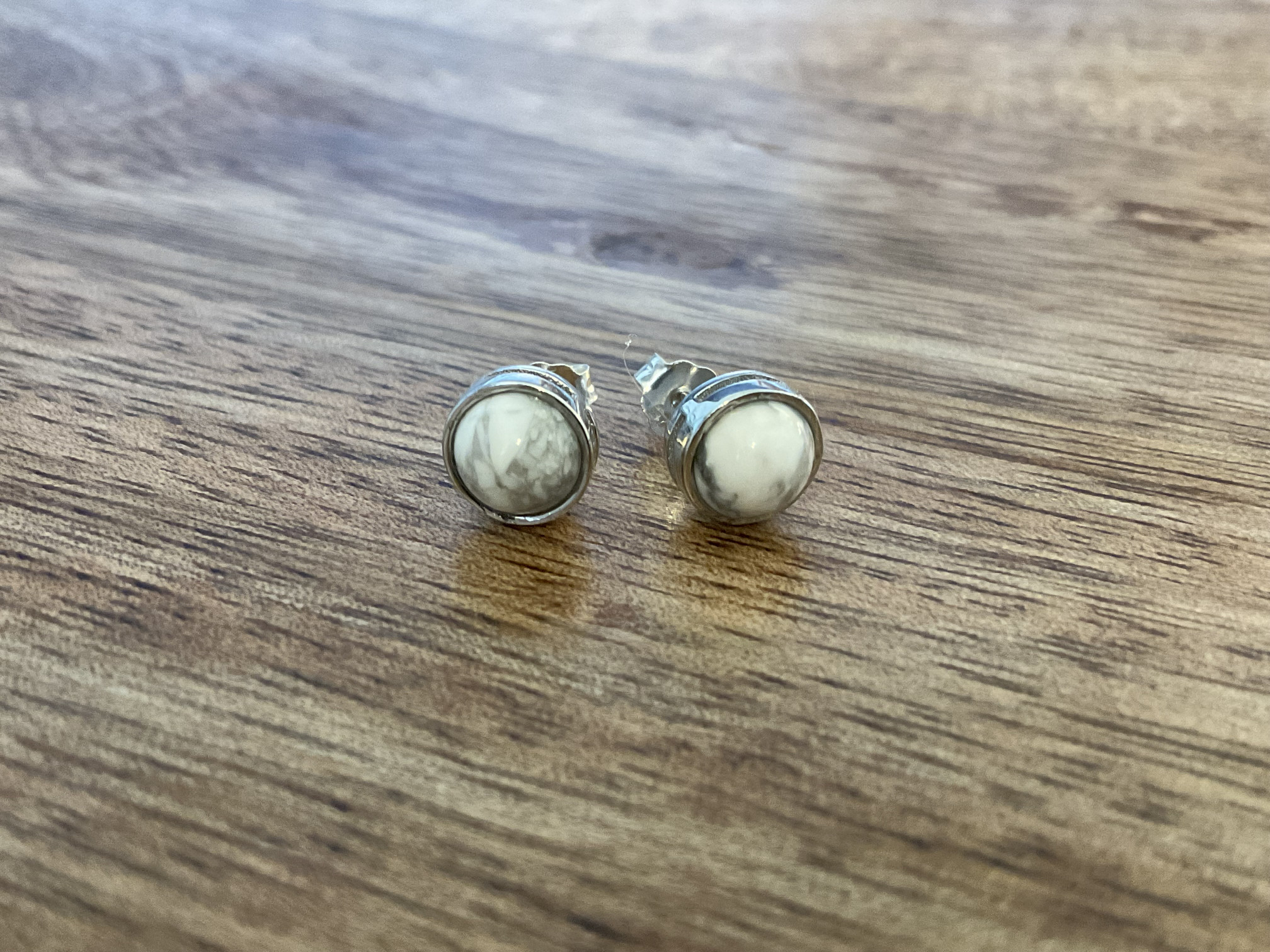 Howlite Round Stud Earring - Click Image to Close